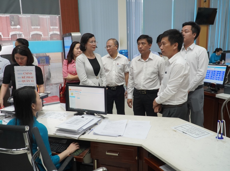 Đoàn công tác tỉnh Bình Phước và Quảng Nam tham quan học tập kinh nghiệm tại tại Trung tâm Phục vụ hành chính công tỉnh Thừa Thiên Huế